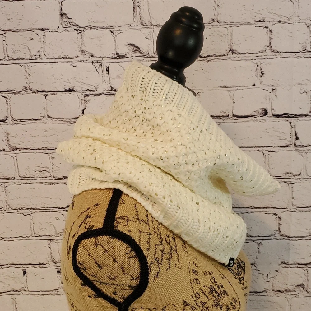 Fabletics Infinity Scarf Ivory and Gold EUC
